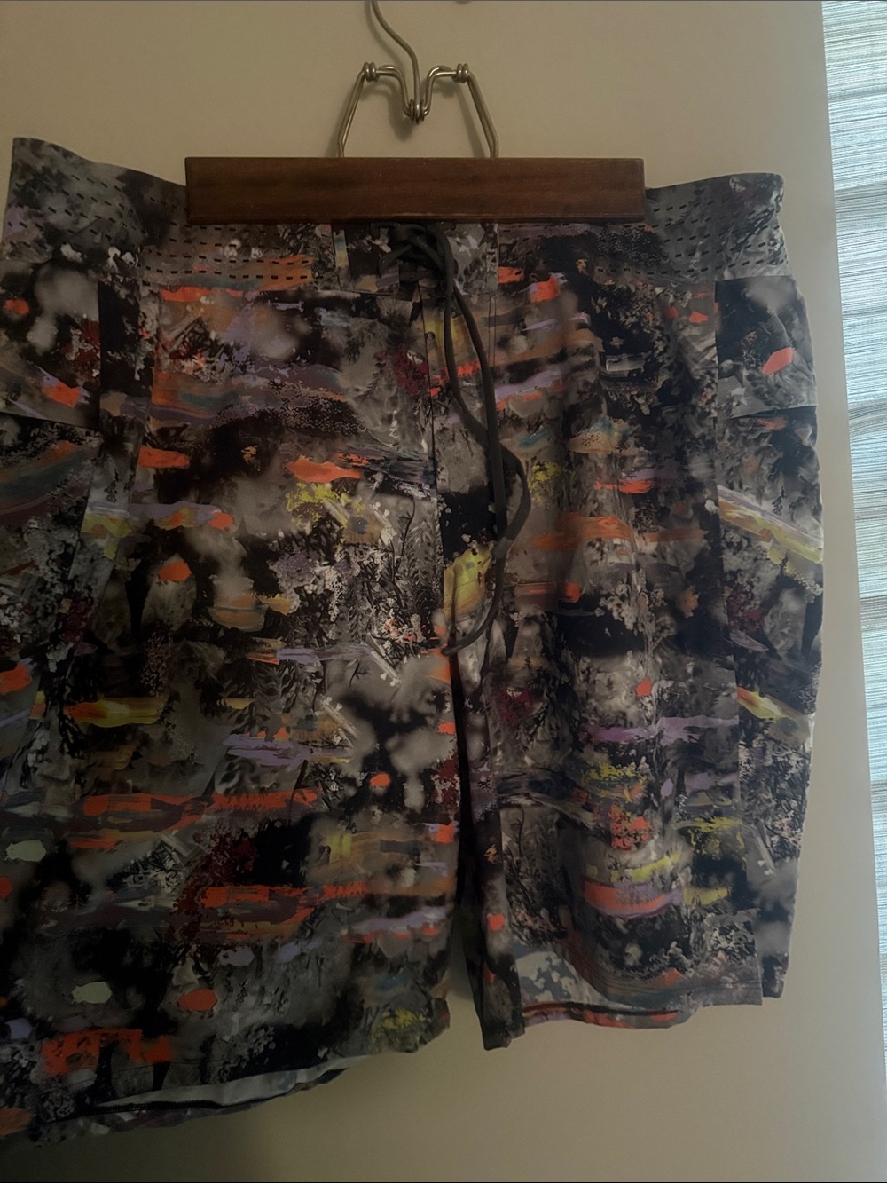 Lululemon current state board shorts 9” size 36 paint drift with side pockets